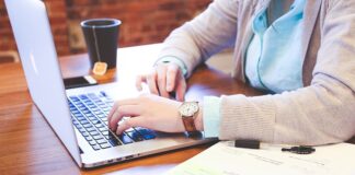 Na jakich pojęciach bazuje koncepcja Internetu Rzeczy w zakresie komunikacji?